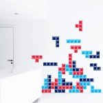 Las piezas de Tetris cayendo en la pared