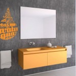 Un vinilo decorativo con forma de gota de agua