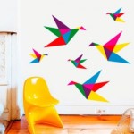 Origamis de color; libres palomas de papel en tu sala